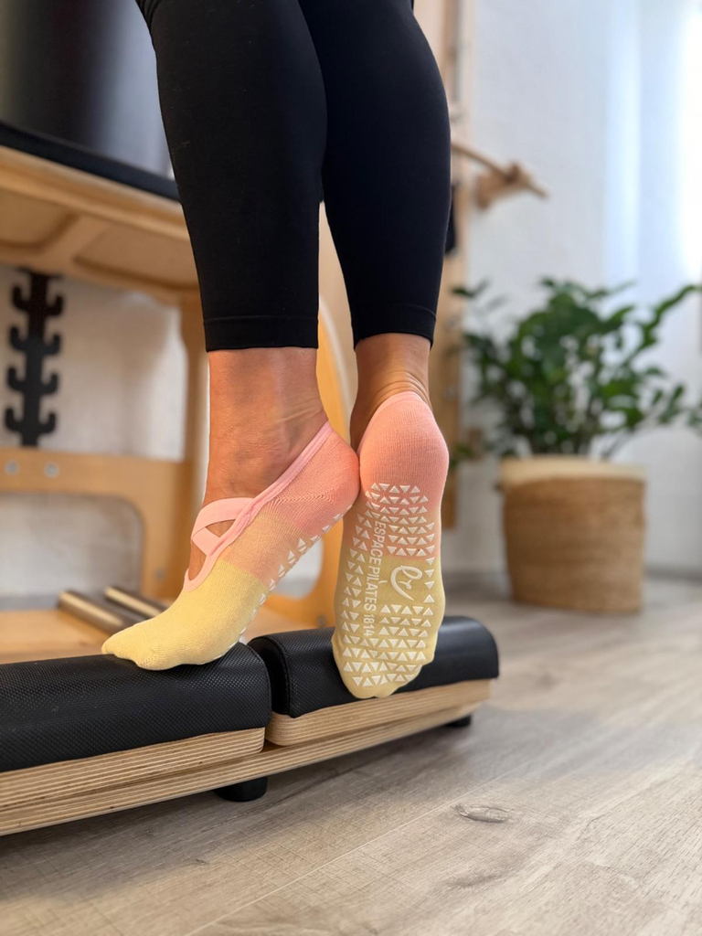 Sunrise Glow — jaune pastel → pêche rosé